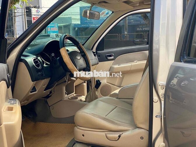 Ford Everest 2008 số sàn màu Vàng cát