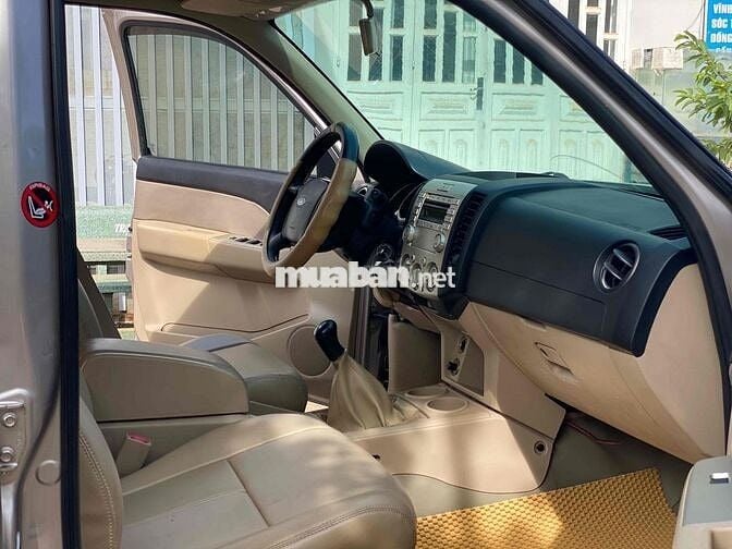 Ford Everest 2008 số sàn màu Vàng cát
