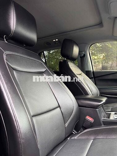 Ford Explorer Đỏ 7 chỗ SUV