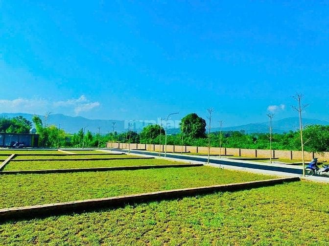 Bán đất phân lô, DT 100m2 sổ đỏ cất két sẵn sàng giao dịch 