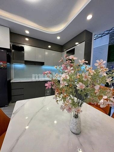 Bán nhà trung tâm Q10,ra Sư Vạn Hạnh 250m. Xây 4tầng, hẻm 5, sổ riêng 