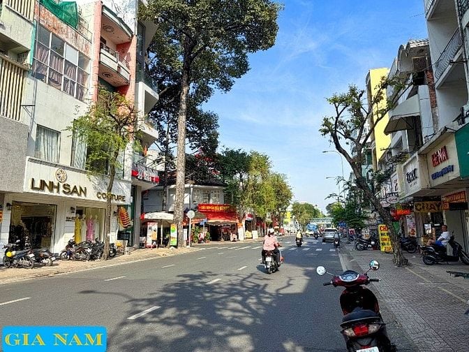 BÁN NHÀ MẶT TIỀN : 560 NGUYỄN TRÃI - P. 8 - Q. 5 - TPHCM