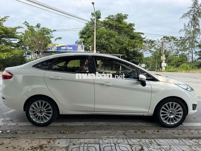 ford fiesta sản xuất 2018 AT titaninum