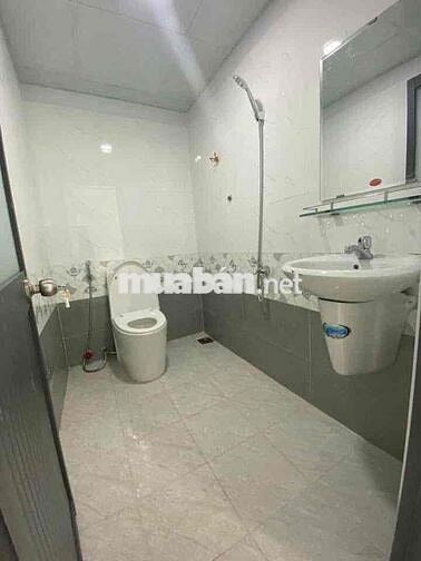 cho thuê nhà mới hẻm xe hơi - 2 lầu 2 phòng 3 wc - 8 triệu/ tháng