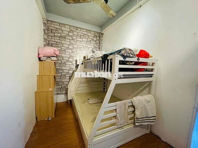 thuê nhà tầng 1 Mặt tiền Nguyễn Hồng Đào 2pn 2wc, giá 4tr