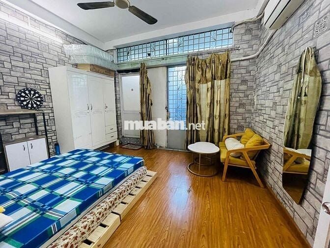 thuê nhà tầng 1 Mặt tiền Nguyễn Hồng Đào 2pn 2wc, giá 4tr