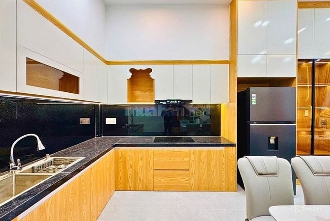 Bán gấp nhà 1 trệt 1 lầu giá rẻ 125m2 ngay Trung tâm Thủ Dầu Một 