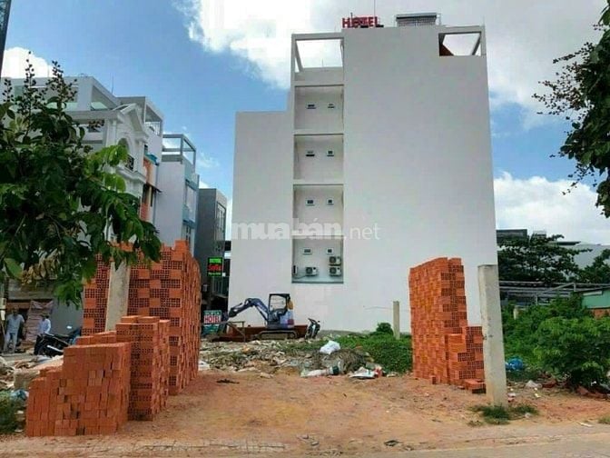 Bán đất MT 554 Phạm Văn Đồng, P.13, Bình Thạnh: 18 x 22, giá 59 tỷ.