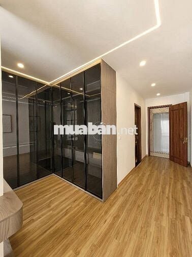 LONG BIÊN-PHÂN LÔ-VỈA HÈ -Ô TÔ TRÁNH -7 TẦNG THANG MÁ - FULL NỘI THẤT