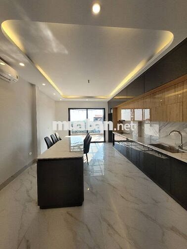 LONG BIÊN-PHÂN LÔ-VỈA HÈ -Ô TÔ TRÁNH -7 TẦNG THANG MÁ - FULL NỘI THẤT