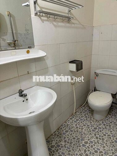 Nhà ngay trung tâm không có nhu cầu nên bán rẻ 1tỷ 3