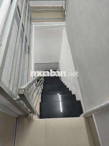 Cho thuê nhà nguyên căn gần chợ Tân Quy có 2 máy lạnh trống sẵn