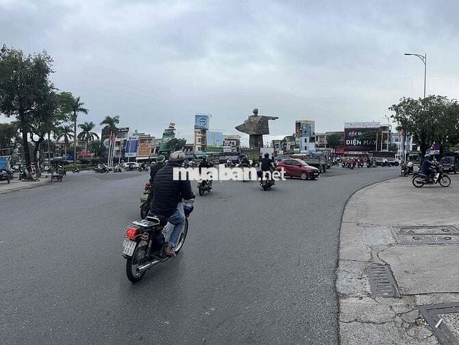 bán nhà 2 tầng mt cù chính lan