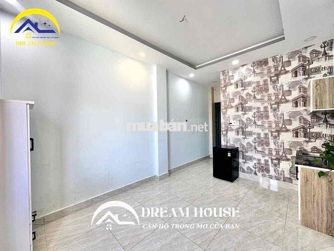 Phòng cửa sổ trời giá siêu mềm kế Văn Hiến