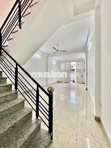 Nhà Rộng Rải DT 5x20 1Trệt 1Sân Thượng 1Pn 1Wc Hẻm Xe Tải 1/ Ngắn