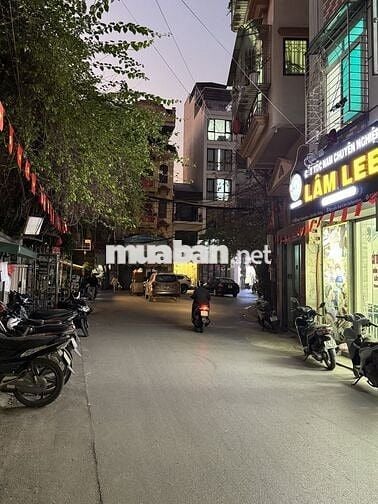 Nhà Ở Gần Ngõ To Thế Này Lại Chả Sướng Lắm Ạ