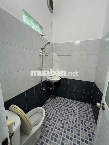 Nhà Rộng Rải DT 5x20 1Trệt 1Sân Thượng 1Pn 1Wc Hẻm Xe Tải 1/ Ngắn