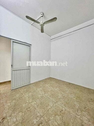 Nhà Rộng Rải DT 5x20 1Trệt 1Sân Thượng 1Pn 1Wc Hẻm Xe Tải 1/ Ngắn