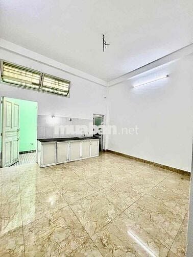 Nhà Rộng Rải DT 5x20 1Trệt 1Sân Thượng 1Pn 1Wc Hẻm Xe Tải 1/ Ngắn