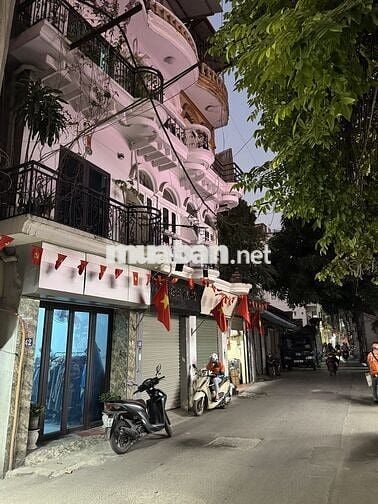 Nhà Ở Gần Ngõ To Thế Này Lại Chả Sướng Lắm Ạ