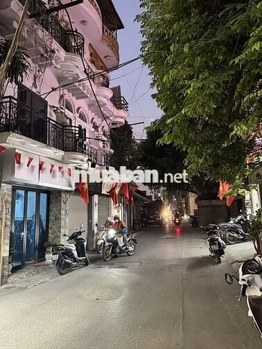 Nhà Ở Gần Ngõ To Thế Này Lại Chả Sướng Lắm Ạ