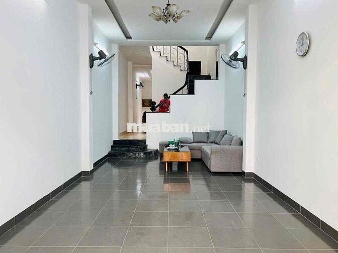 Nhà sạch sẽ gần chợ trường học đường Chính hữu