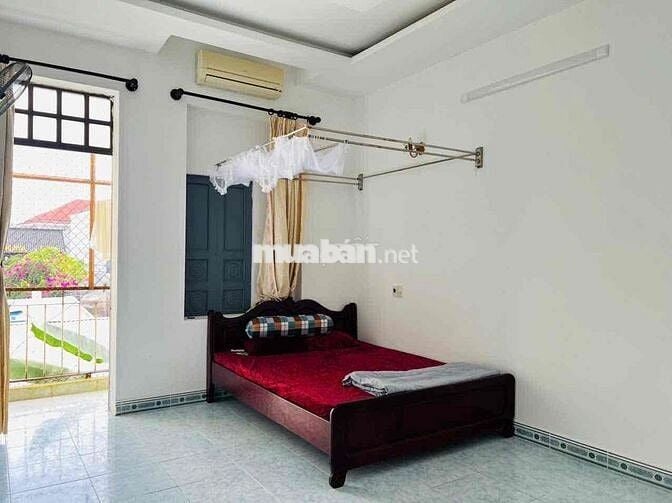 Nhà sạch sẽ gần chợ trường học đường Chính hữu