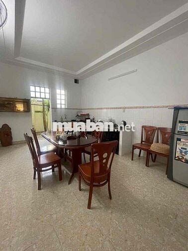 Nhà sạch sẽ gần chợ trường học đường Chính hữu