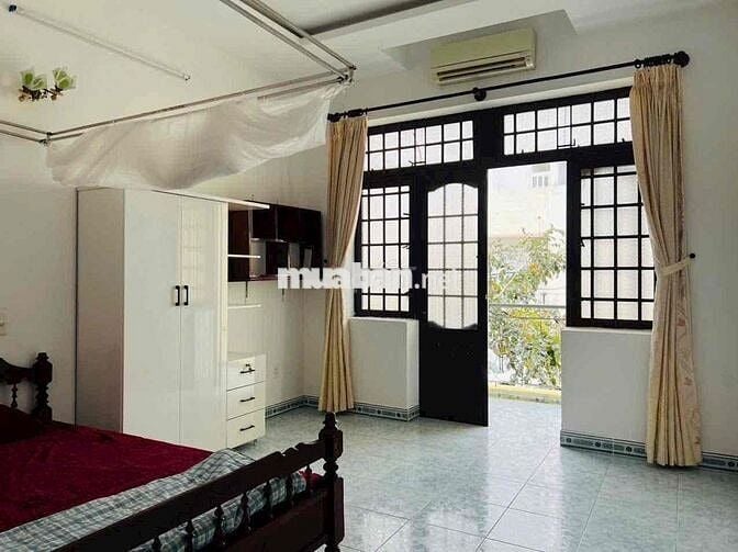 Nhà sạch sẽ gần chợ trường học đường Chính hữu