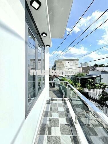 Nhà đẹp mặt tiền đường xe hơi nhà chính chủ Cần bán