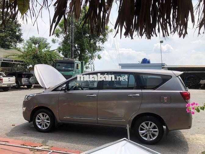 Toyota Innova 2017 2.0E - 20000 km