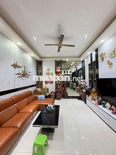 7tỷ8NHÀ MẶT TIỀN KHU SÂN VẬN ĐỘNG DĨ AN