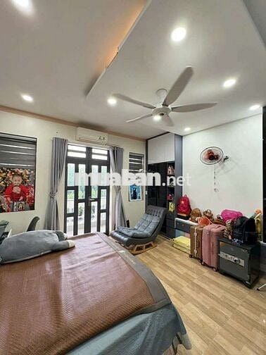 7tỷ8NHÀ MẶT TIỀN KHU SÂN VẬN ĐỘNG DĨ AN