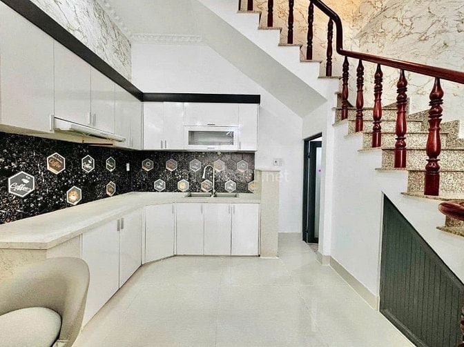 NHÀ ĐẸP NGAY NGÃ TƯ PHÚ NHUẬN – 1T2L, 4PN, 5WC . SHR . GIÁ 4,15 TỶ