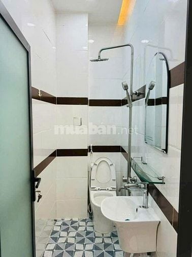 Nhà sổ hoàn công 42.6m2 Trần Phú, Q5 gần UBND. Xây trệt 3 lầu, hẻm oto