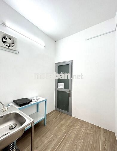 Cho NỮ thuê phòng ban công 25m2, Q3, nhà mặt tiền