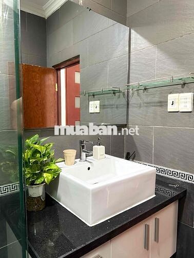 CHO THUÊ CĂN HỘ CHUNG CƯ MINI FULL NT BAN CÔNG NGAY CẦU CALMETTE Q1