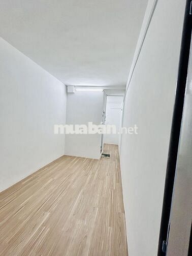 Cho NỮ thuê phòng ban công 25m2, Q3, nhà mặt tiền