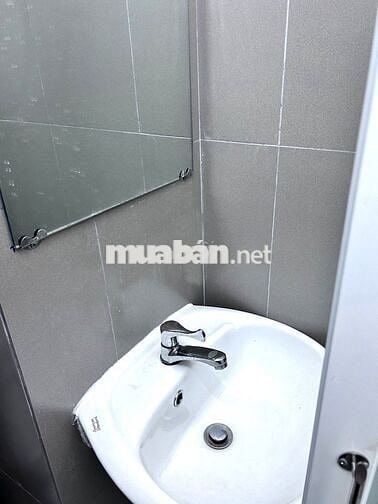 Cho NỮ thuê phòng ban công 25m2, Q3, nhà mặt tiền