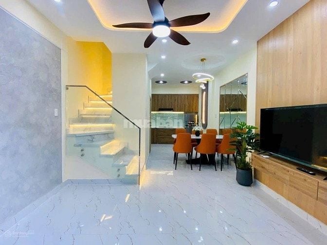 KẸT TIỀN!! Cần bán gấp, đường Nguyễn Thị Minh Khai, phường Dakao, Q1 