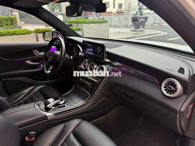 Mercedes GLC300 2018 model 2019 màu trắng