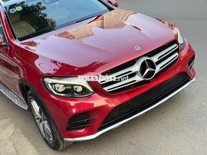 Mercedes GLC300 2018 model 2019 màu đỏ