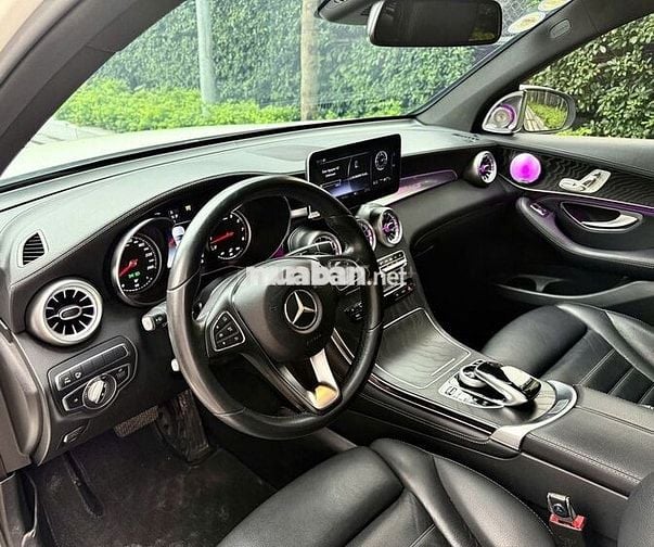 Mercedes GLC300 2018 model 2019 màu trắng