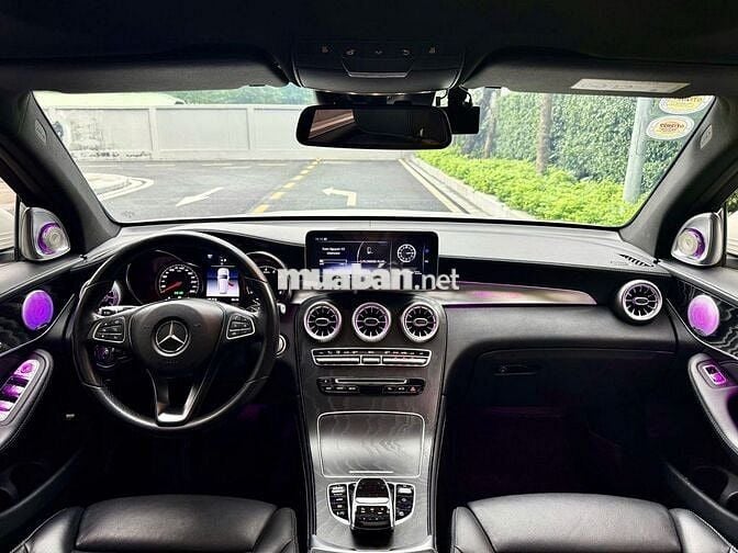 Mercedes GLC300 2018 model 2019 màu trắng