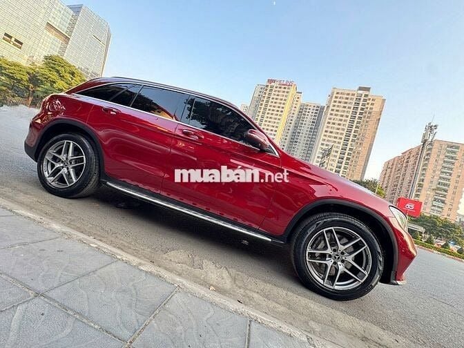 Mercedes GLC300 2018 model 2019 màu đỏ