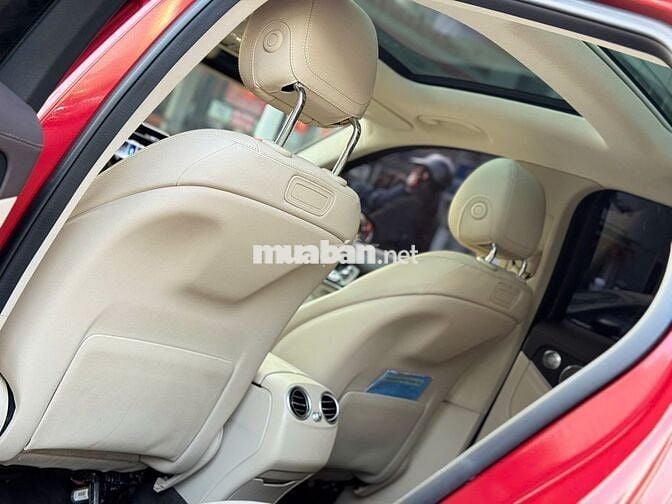 Mercedes GLC300 2018 model 2019 màu đỏ