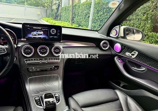 Mercedes GLC300 2018 model 2019 màu trắng