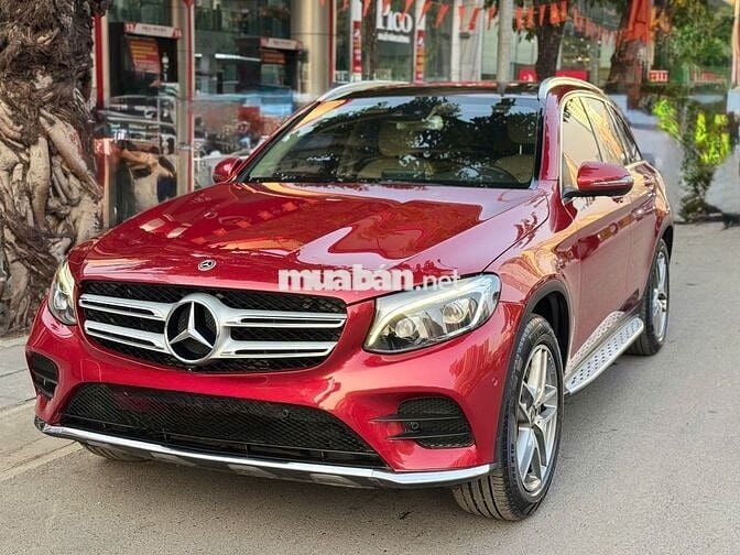 Mercedes GLC300 2018 model 2019 màu đỏ