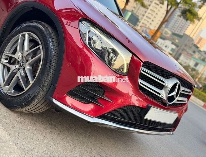 Mercedes GLC300 2018 model 2019 màu đỏ