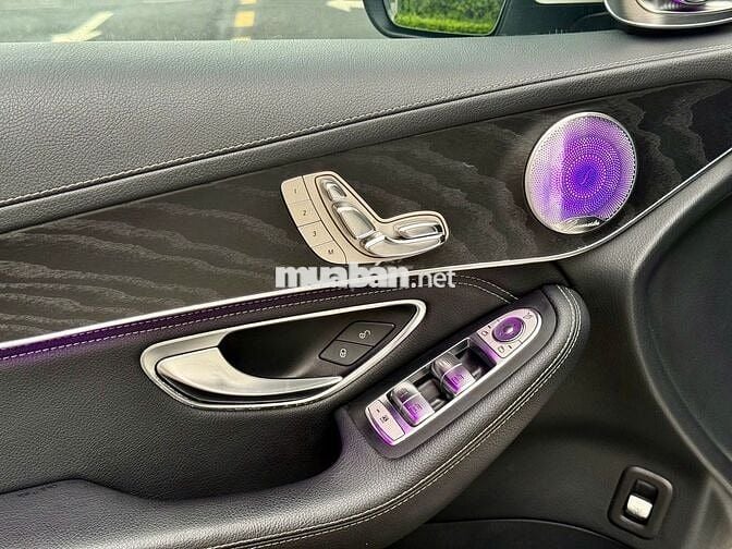 Mercedes GLC300 2018 model 2019 màu trắng